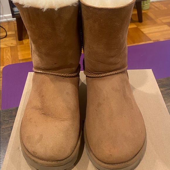 Authentic UGG Tan Sheepskin Boots - Picture 2 of 12